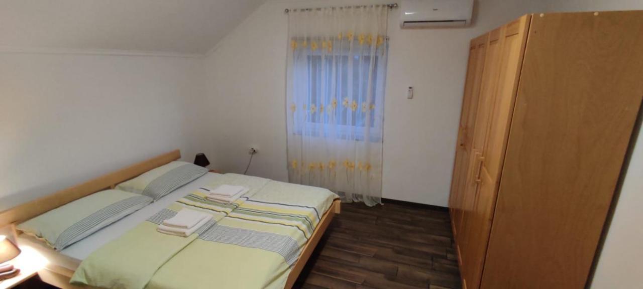 Apartment Gradina Korenica Buitenkant foto